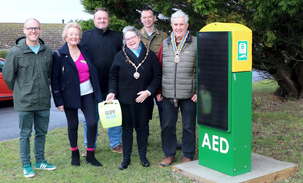 Seaford Rotary installs a solar powered defibrillator in Bishopstone