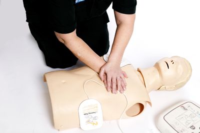 Do I need  to be trained to use the defibrillator